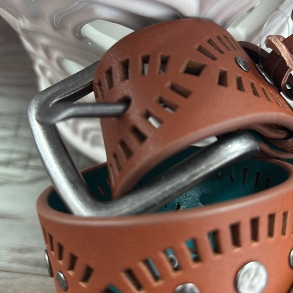 Catchfly Genuine Leather,hammered stud,laser cutout,removable pewter tone buckle - Picture 3 of 11